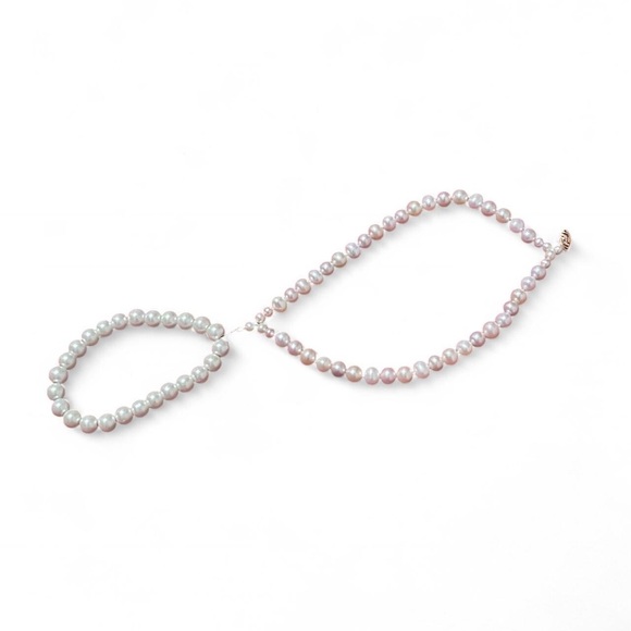 Vintage Jewelry - Elegant Pearl Bracelet